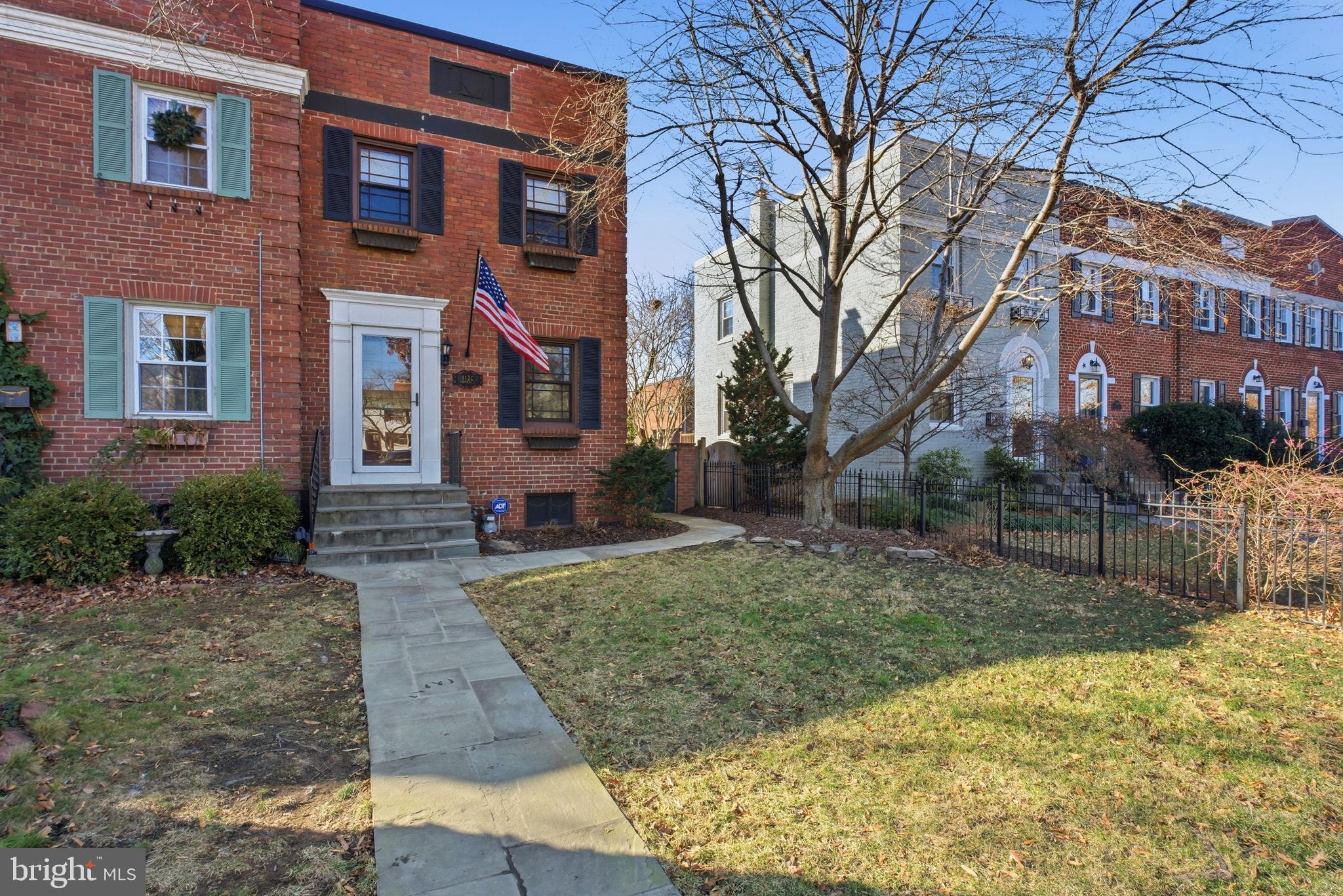 1120 POWHATAN STREET