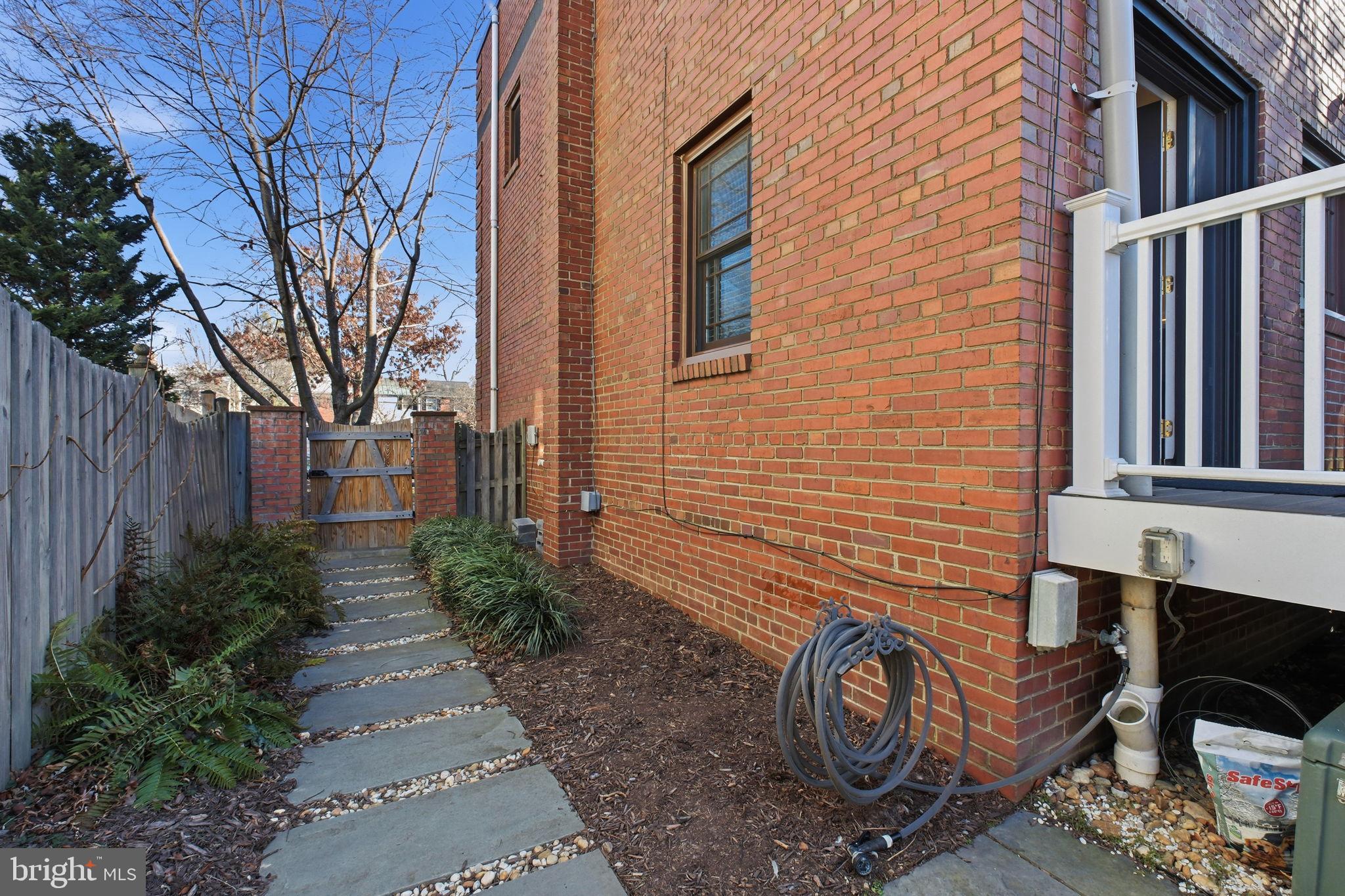 1120 POWHATAN STREET