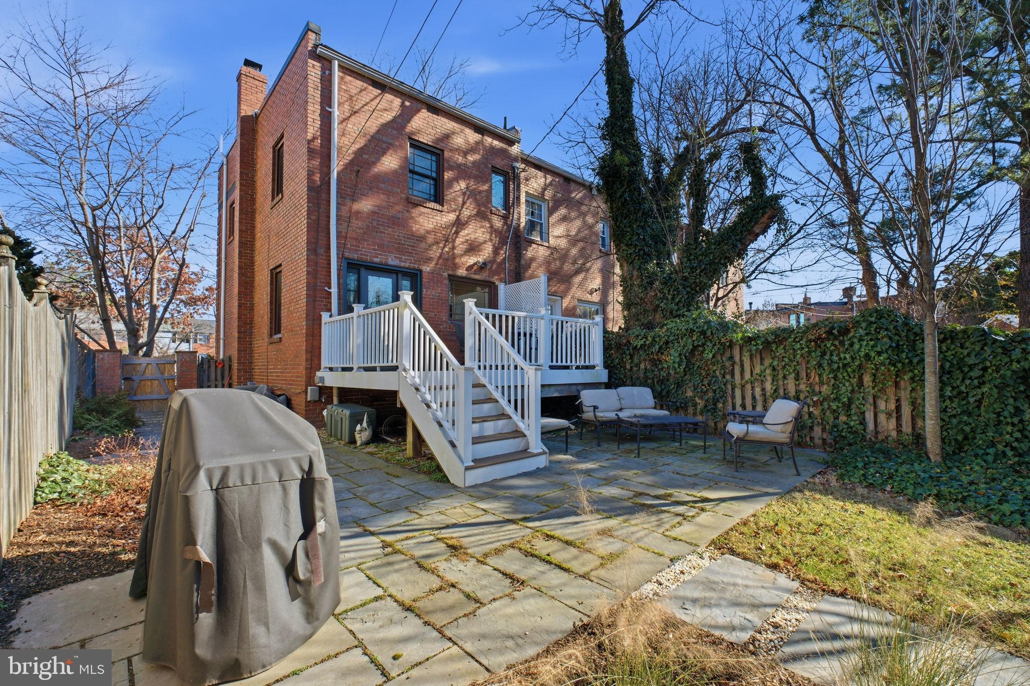 1120 POWHATAN STREET