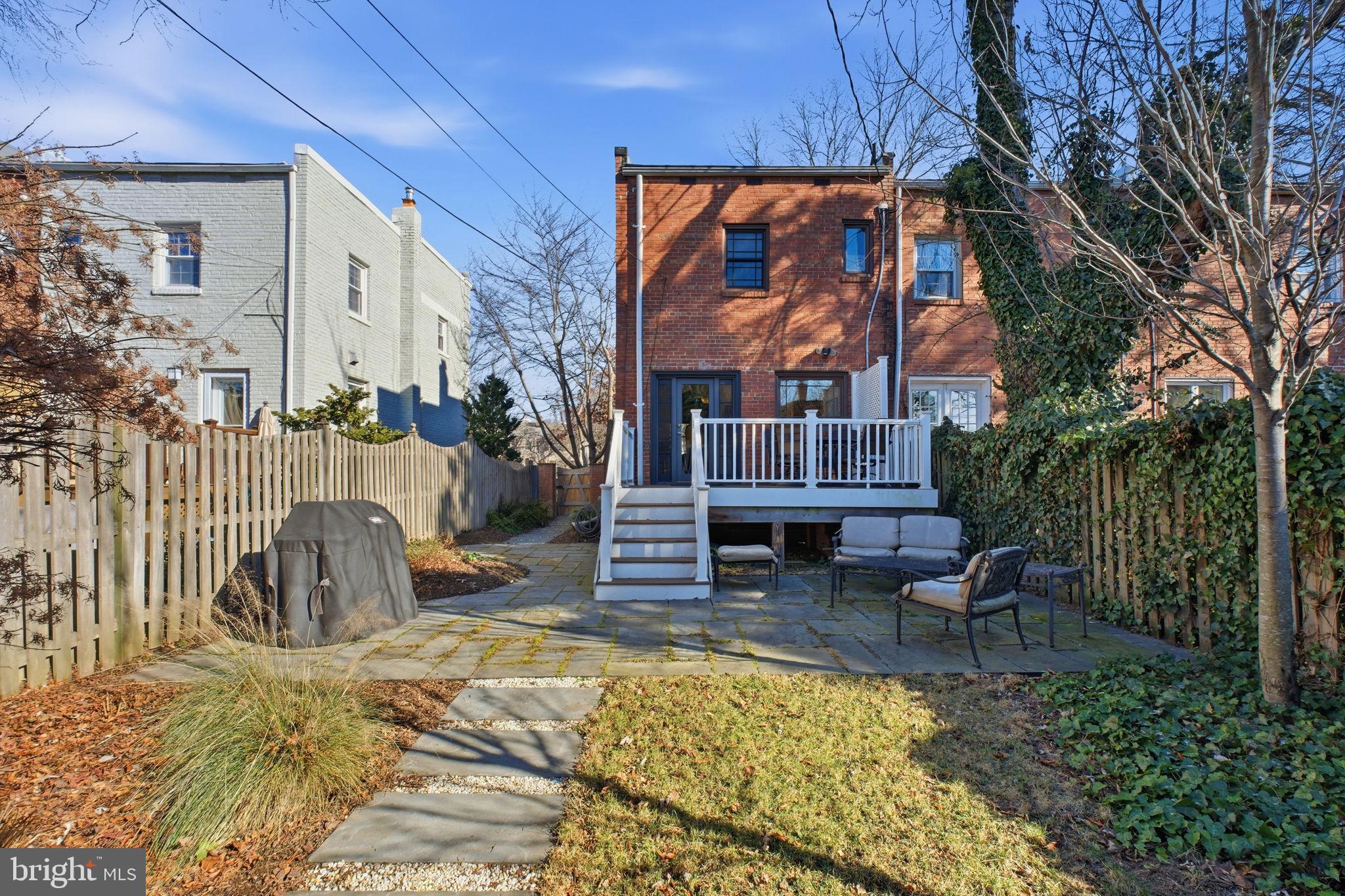 1120 POWHATAN STREET