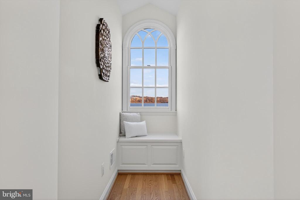 700 KAHN PLACE