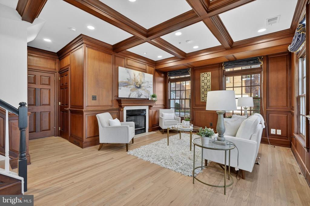 700 KAHN PLACE