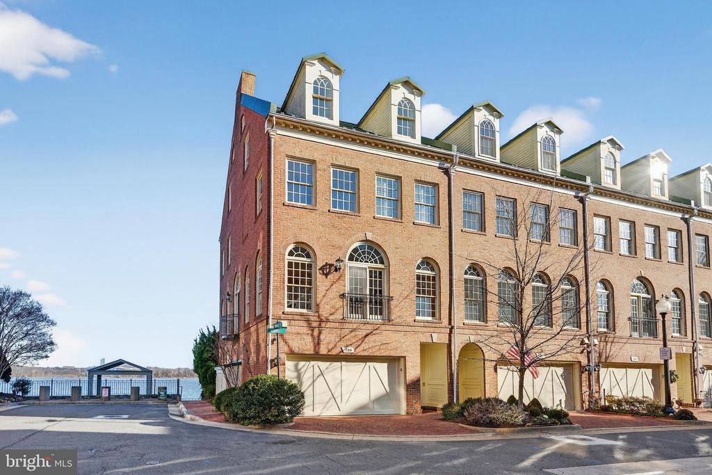 700 KAHN PLACE
