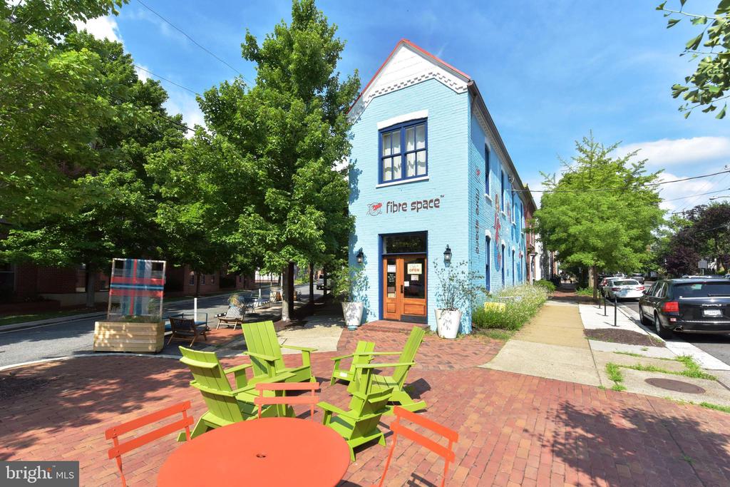 700 KAHN PLACE