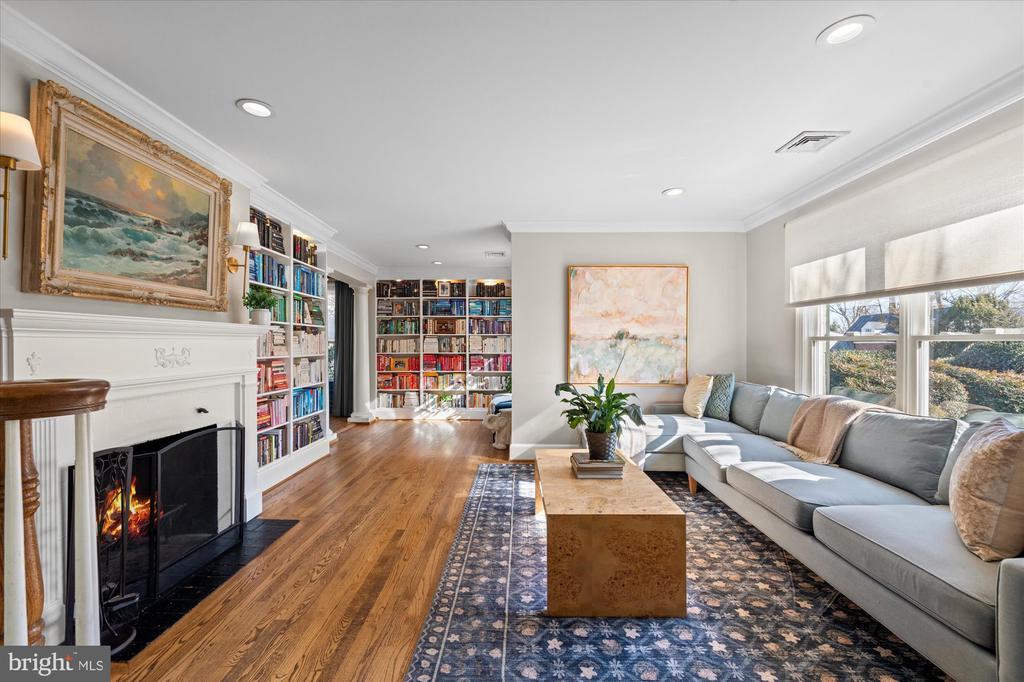 813 BEVERLEY DRIVE