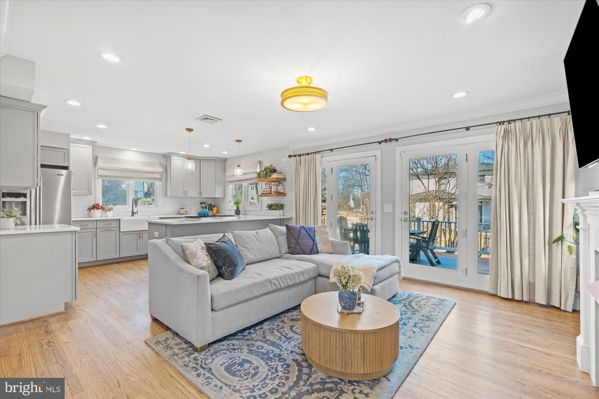 813 BEVERLEY DRIVE