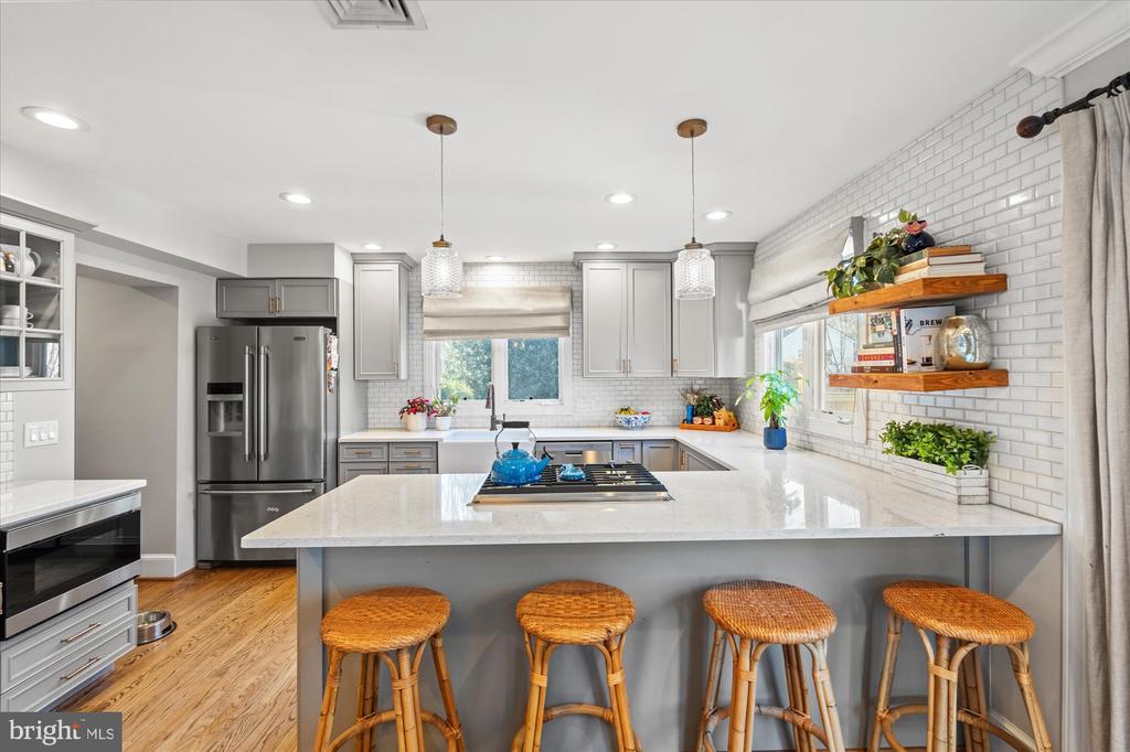 813 BEVERLEY DRIVE