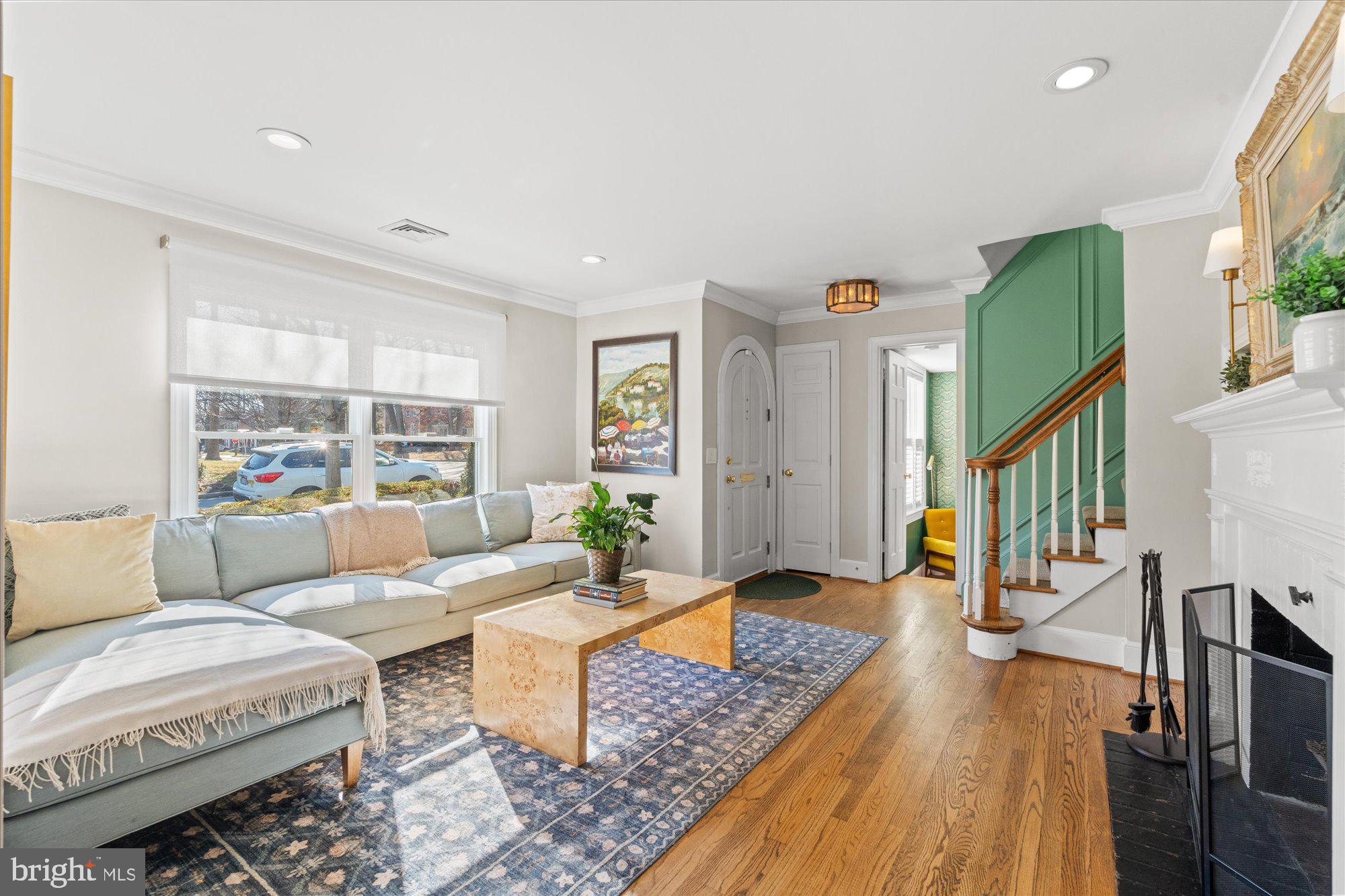 813 BEVERLEY DRIVE