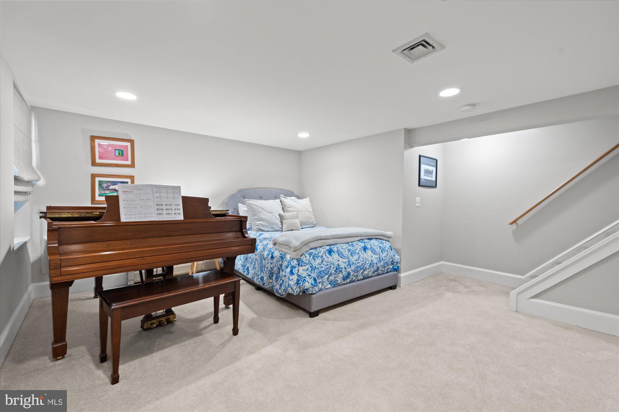 813 BEVERLEY DRIVE