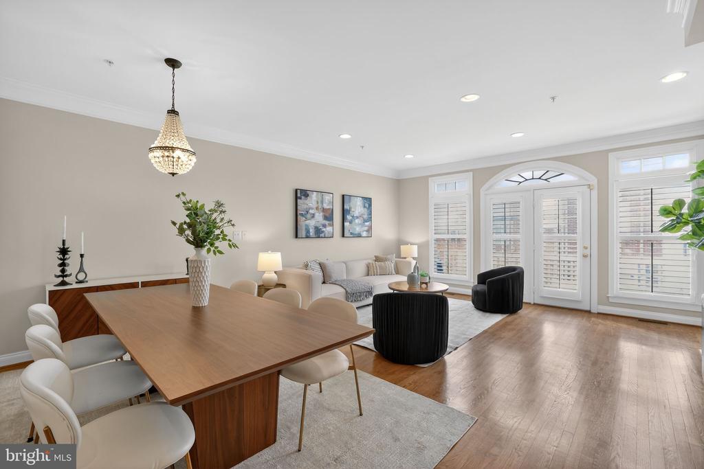 1220 ROUNDHOUSE LANE