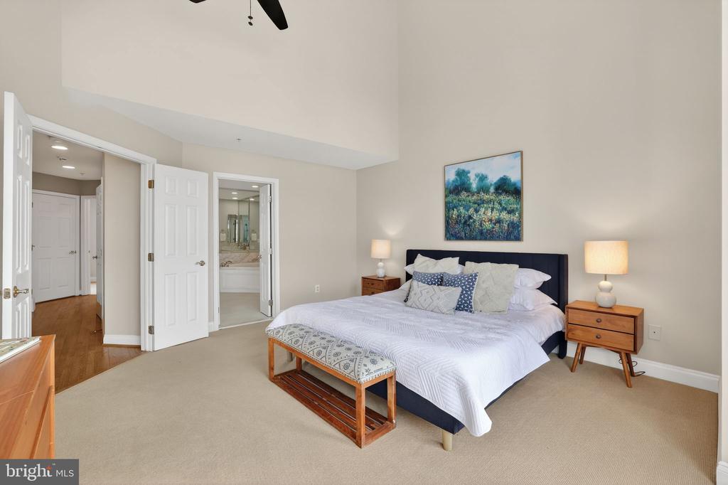 1220 ROUNDHOUSE LANE