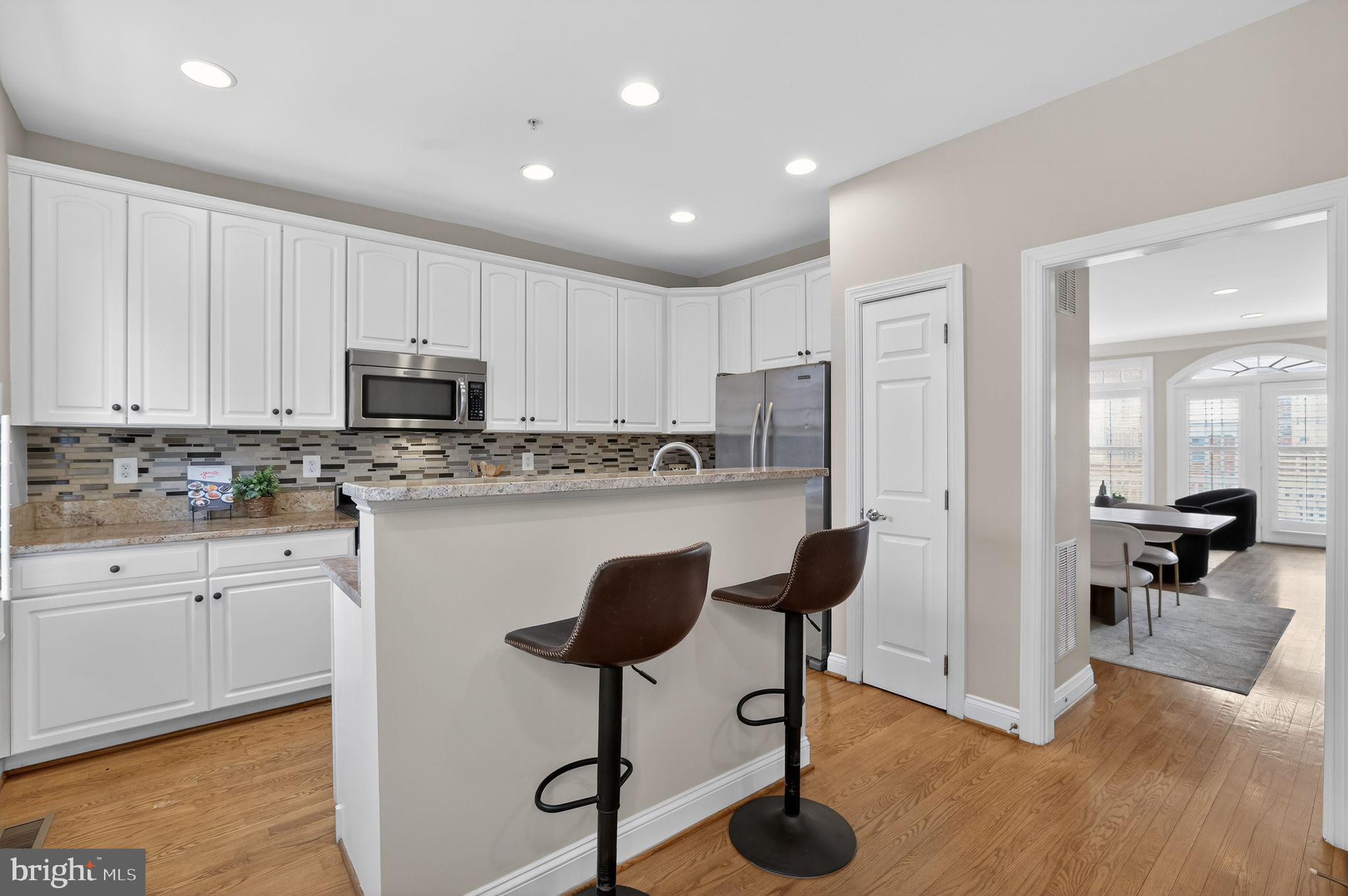 1220 ROUNDHOUSE LANE