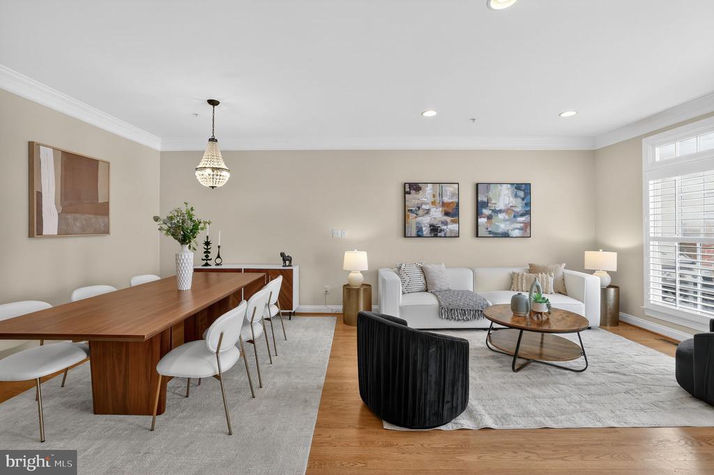 1220 ROUNDHOUSE LANE