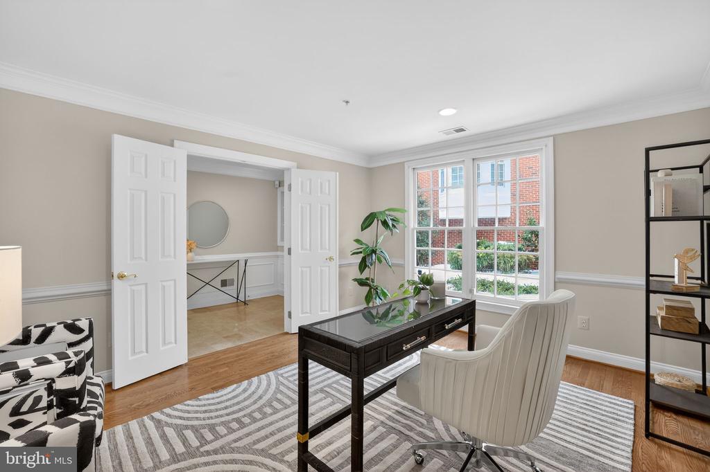 1220 ROUNDHOUSE LANE