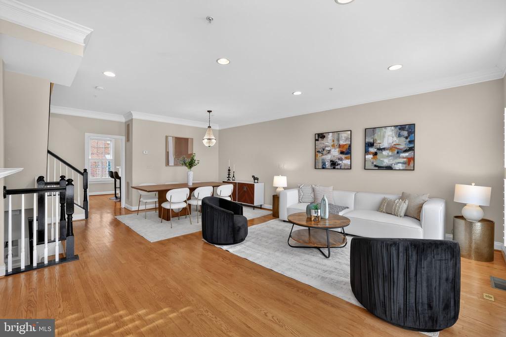1220 ROUNDHOUSE LANE