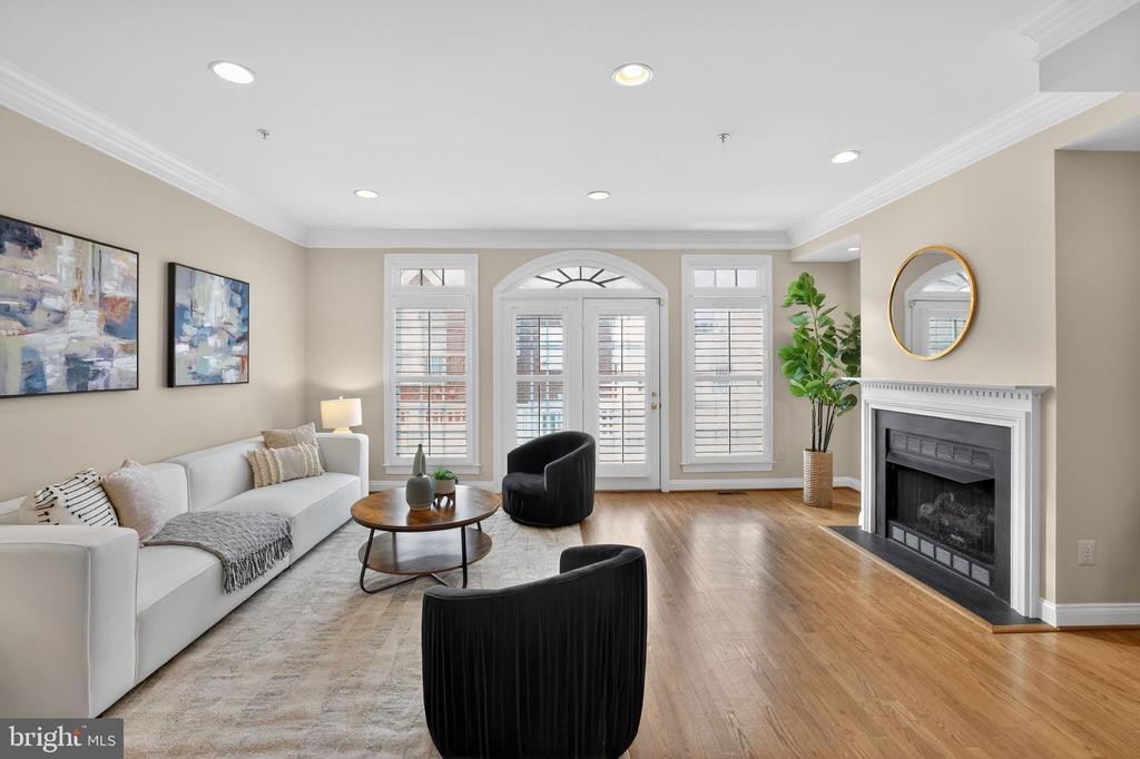 1220 ROUNDHOUSE LANE