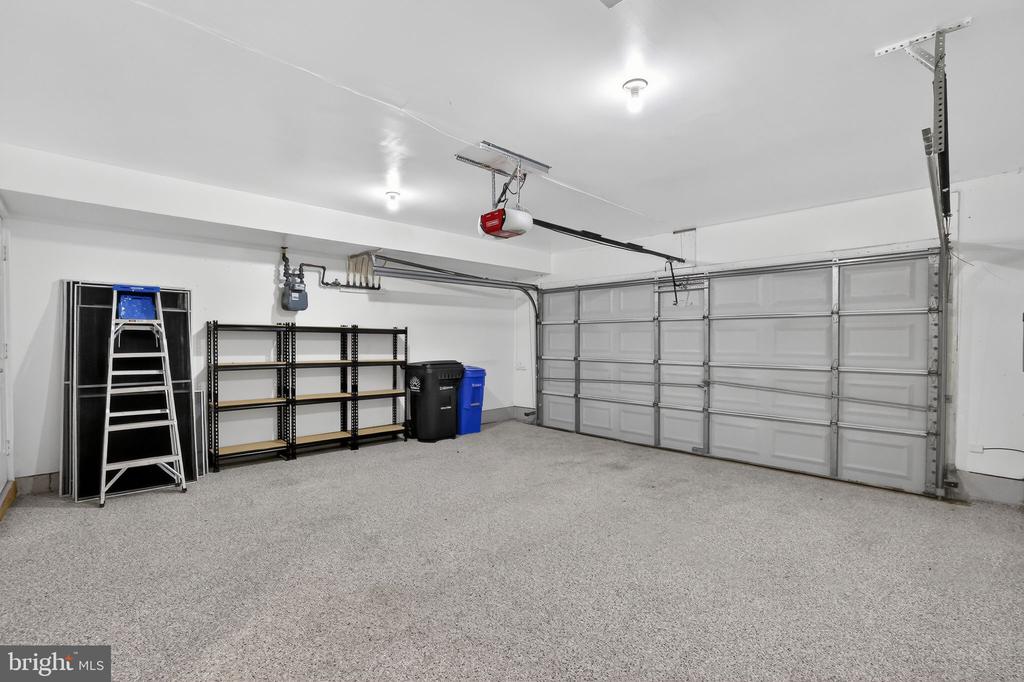 1220 ROUNDHOUSE LANE