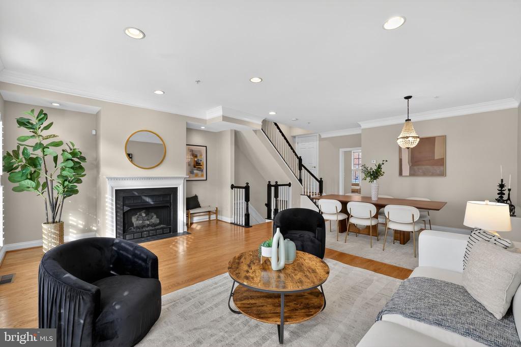 1220 ROUNDHOUSE LANE