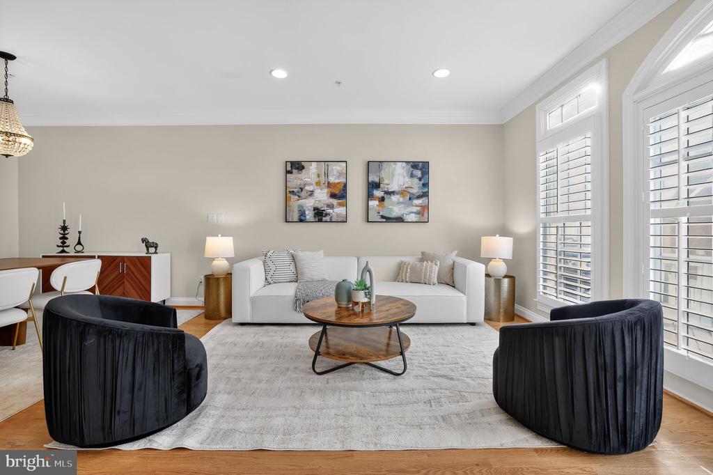 1220 ROUNDHOUSE LANE