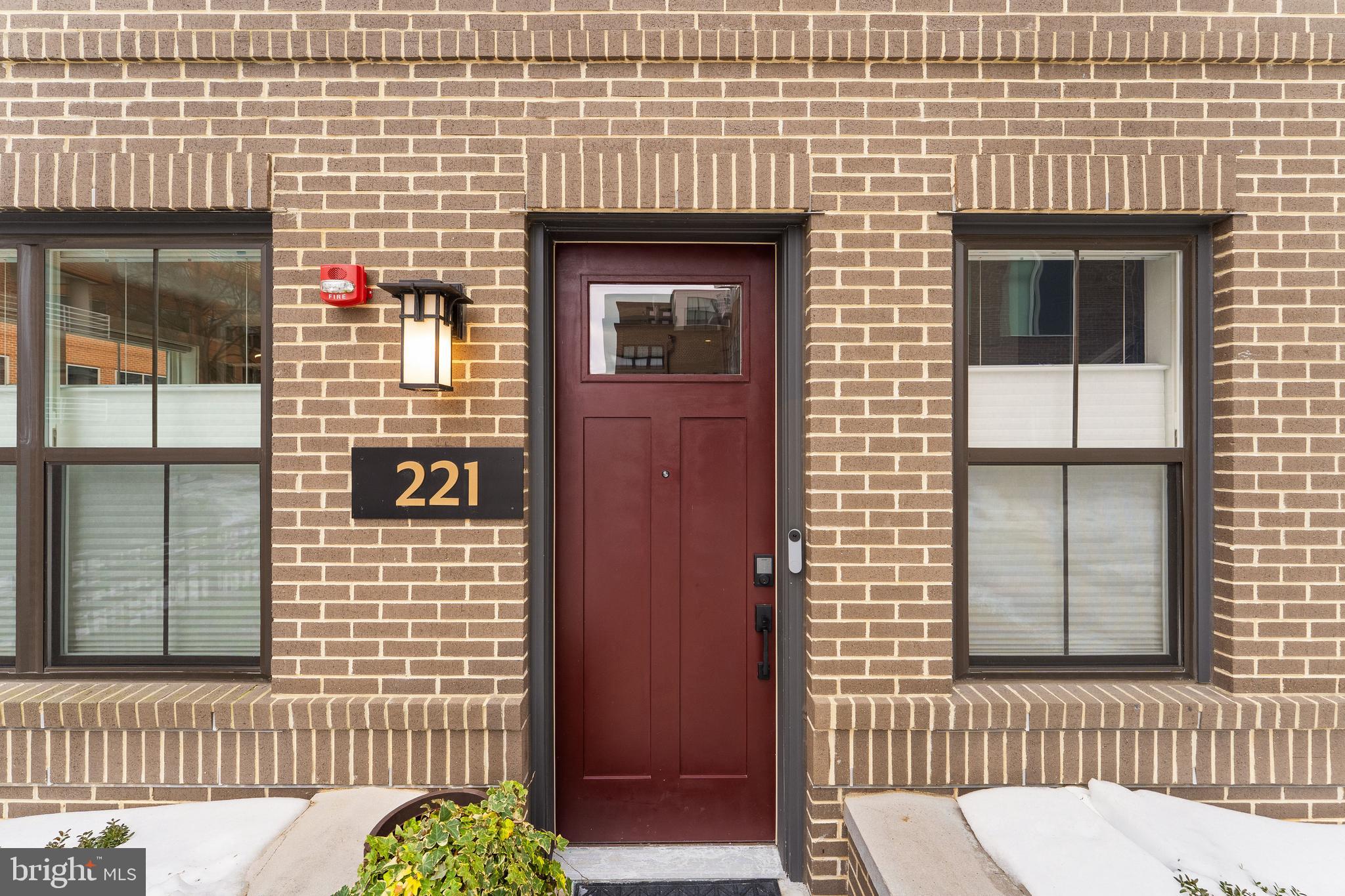 221 MONTGOMERY STREET