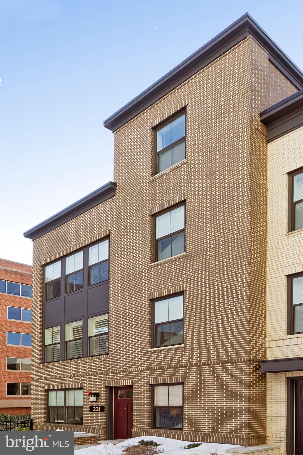 221 MONTGOMERY STREET
