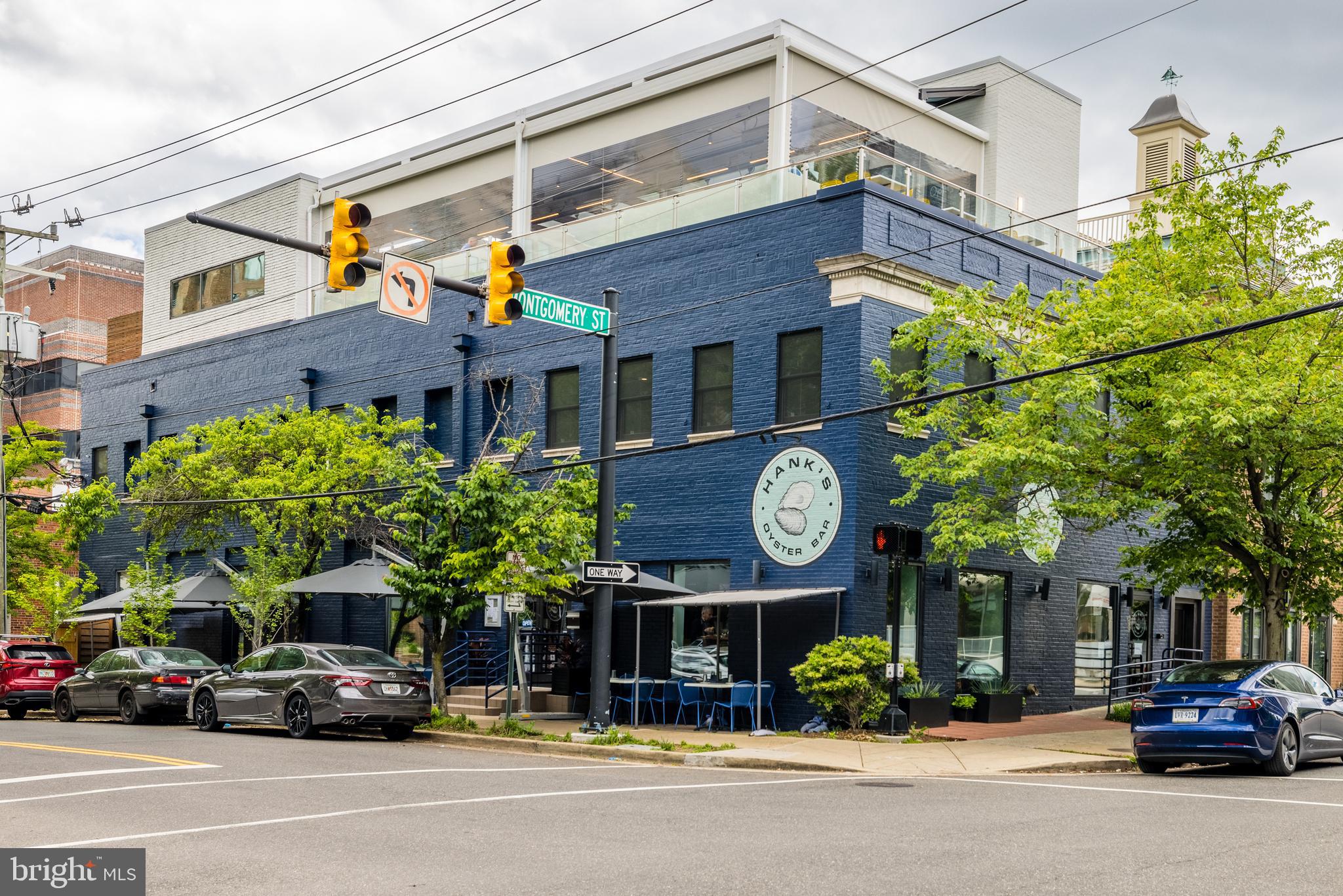 221 MONTGOMERY STREET