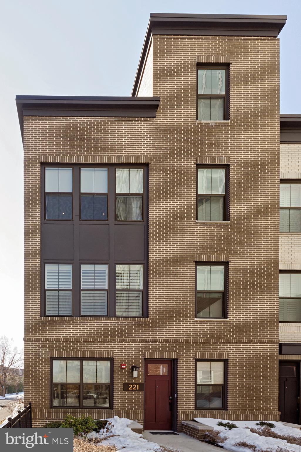 221 MONTGOMERY STREET