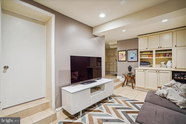 705 AVON PLACE