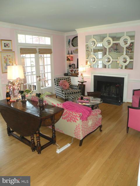 200 FAIRFAX STREET S 5
