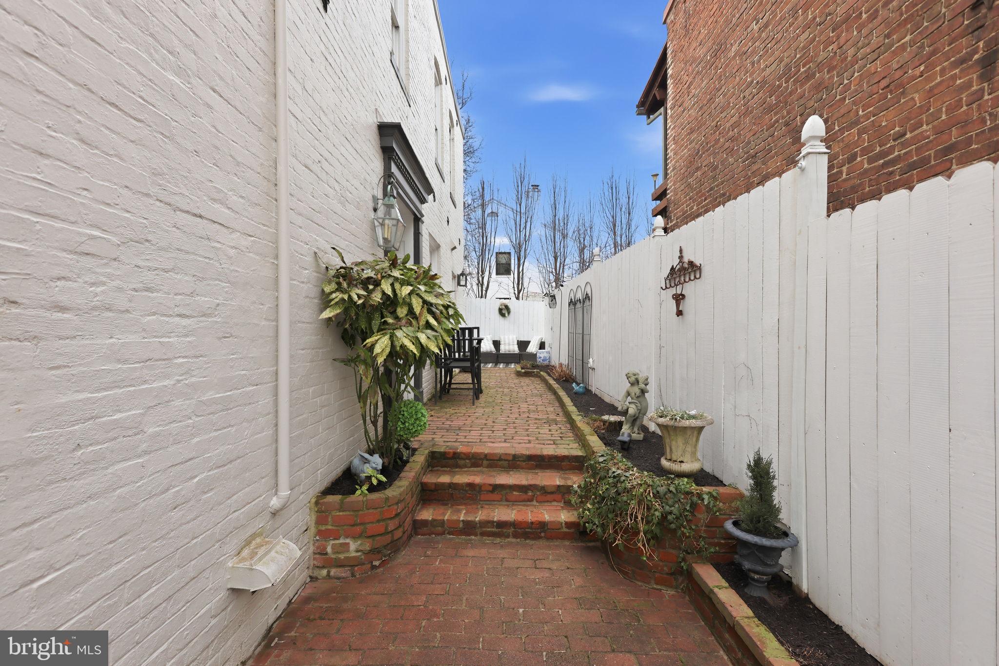 216 N PITT STREET