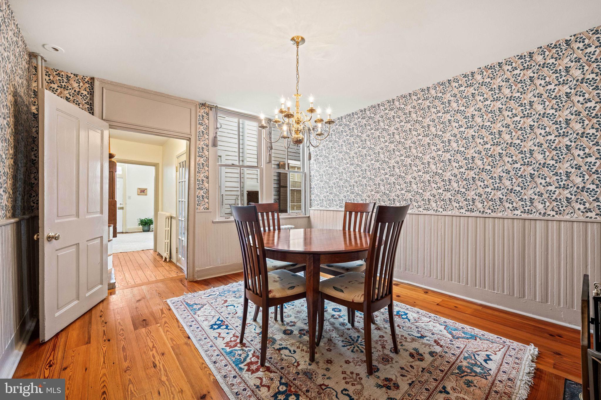 416 S FAIRFAX STREET S