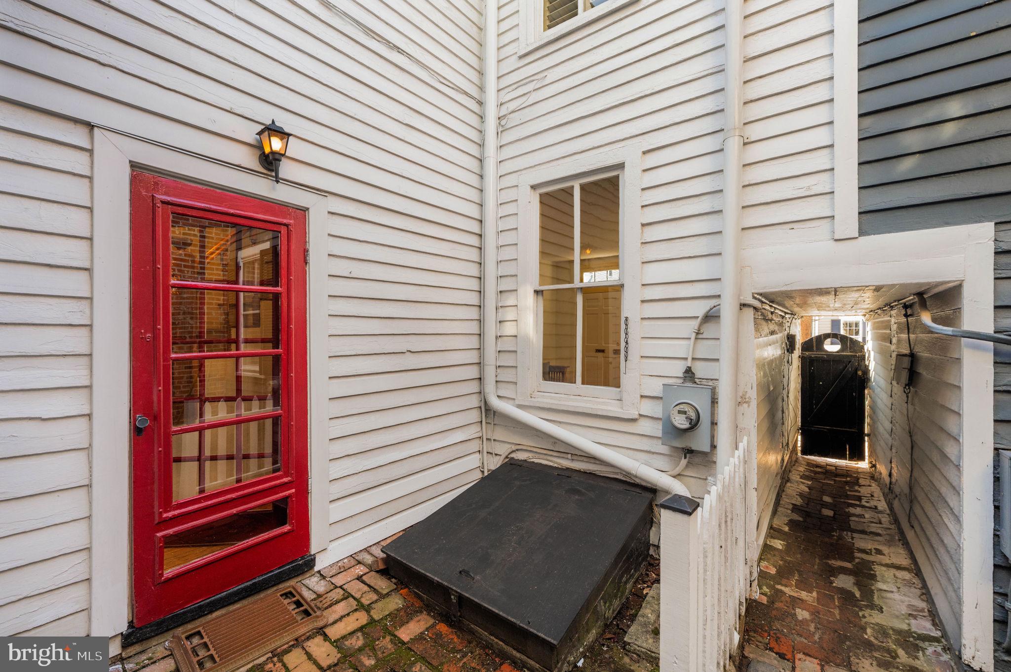 416 S FAIRFAX STREET S