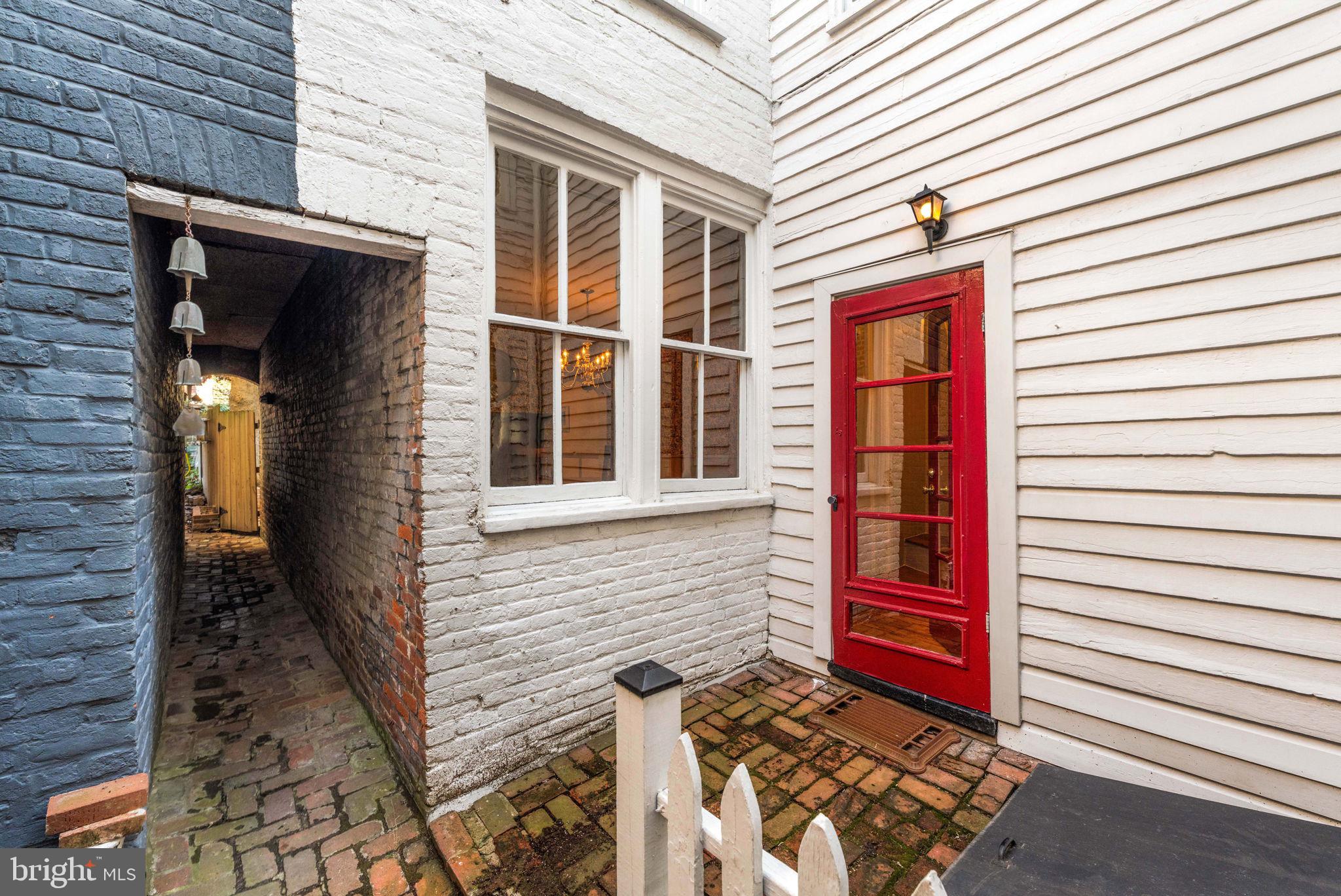 416 S FAIRFAX STREET S