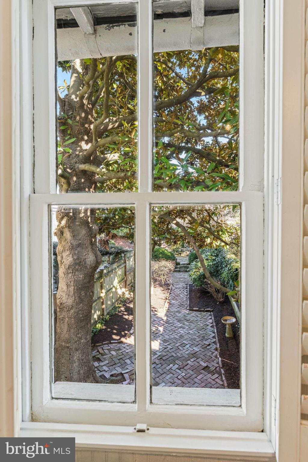 416 S FAIRFAX STREET S