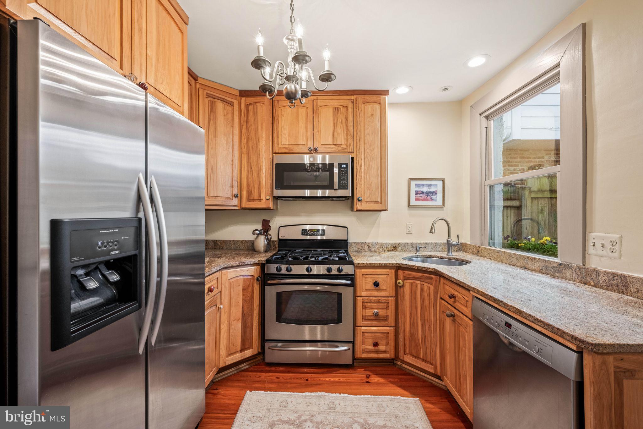 416 S FAIRFAX STREET S