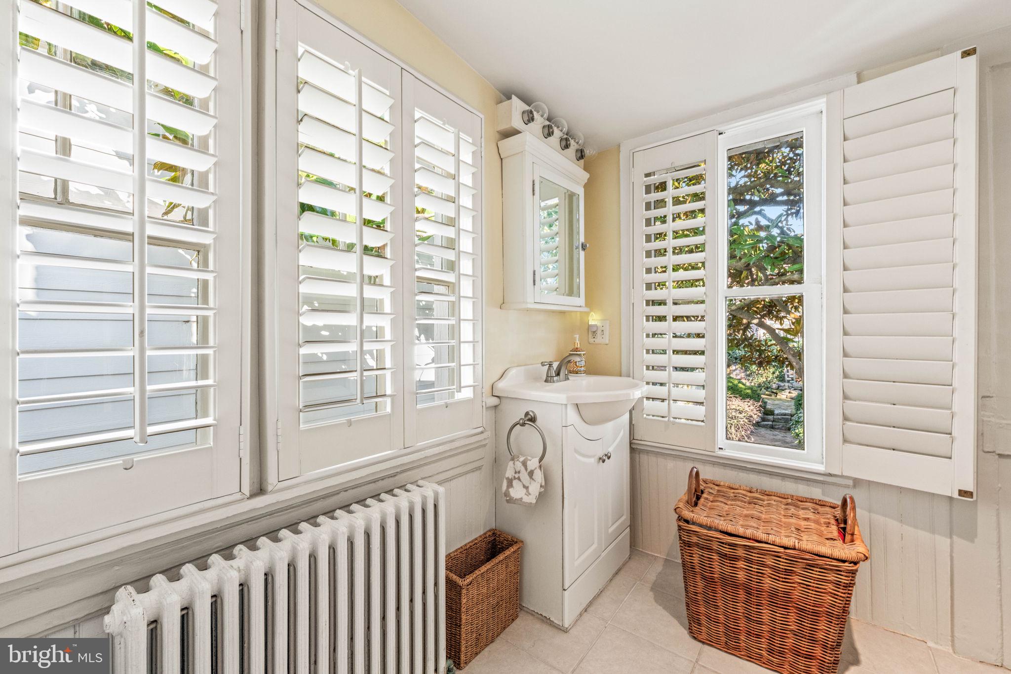 416 S FAIRFAX STREET S