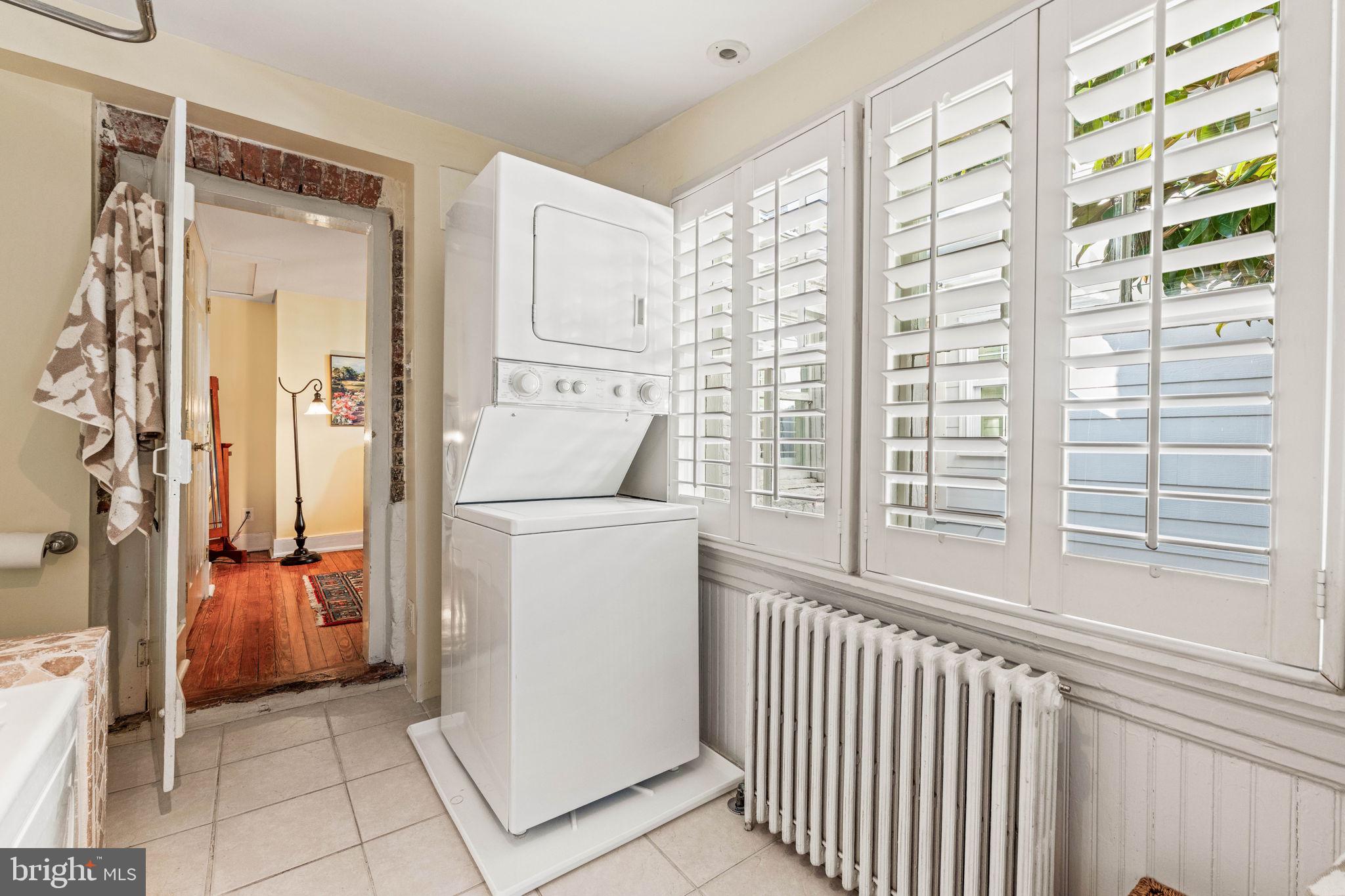 416 S FAIRFAX STREET S