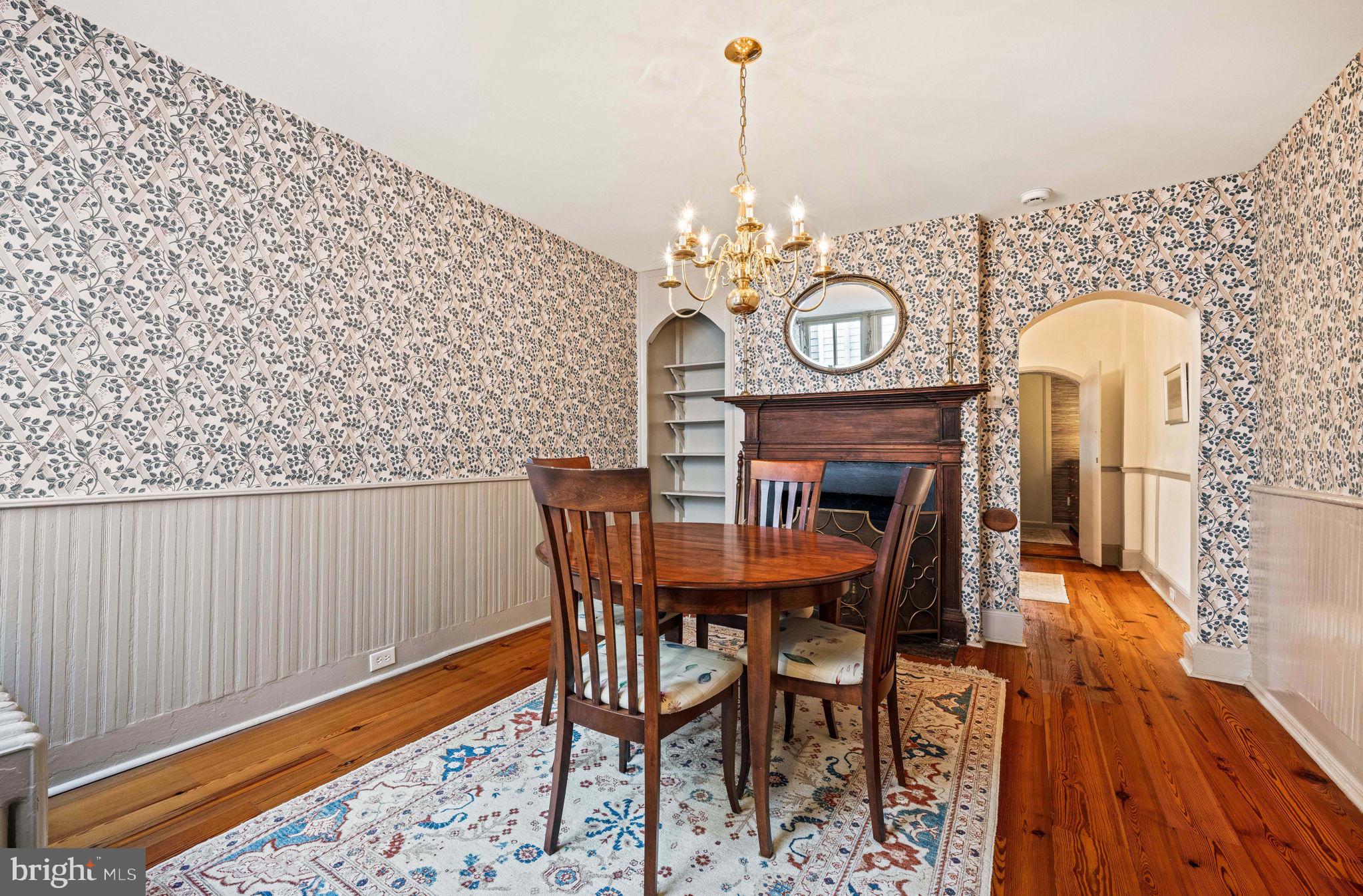 416 S FAIRFAX STREET S