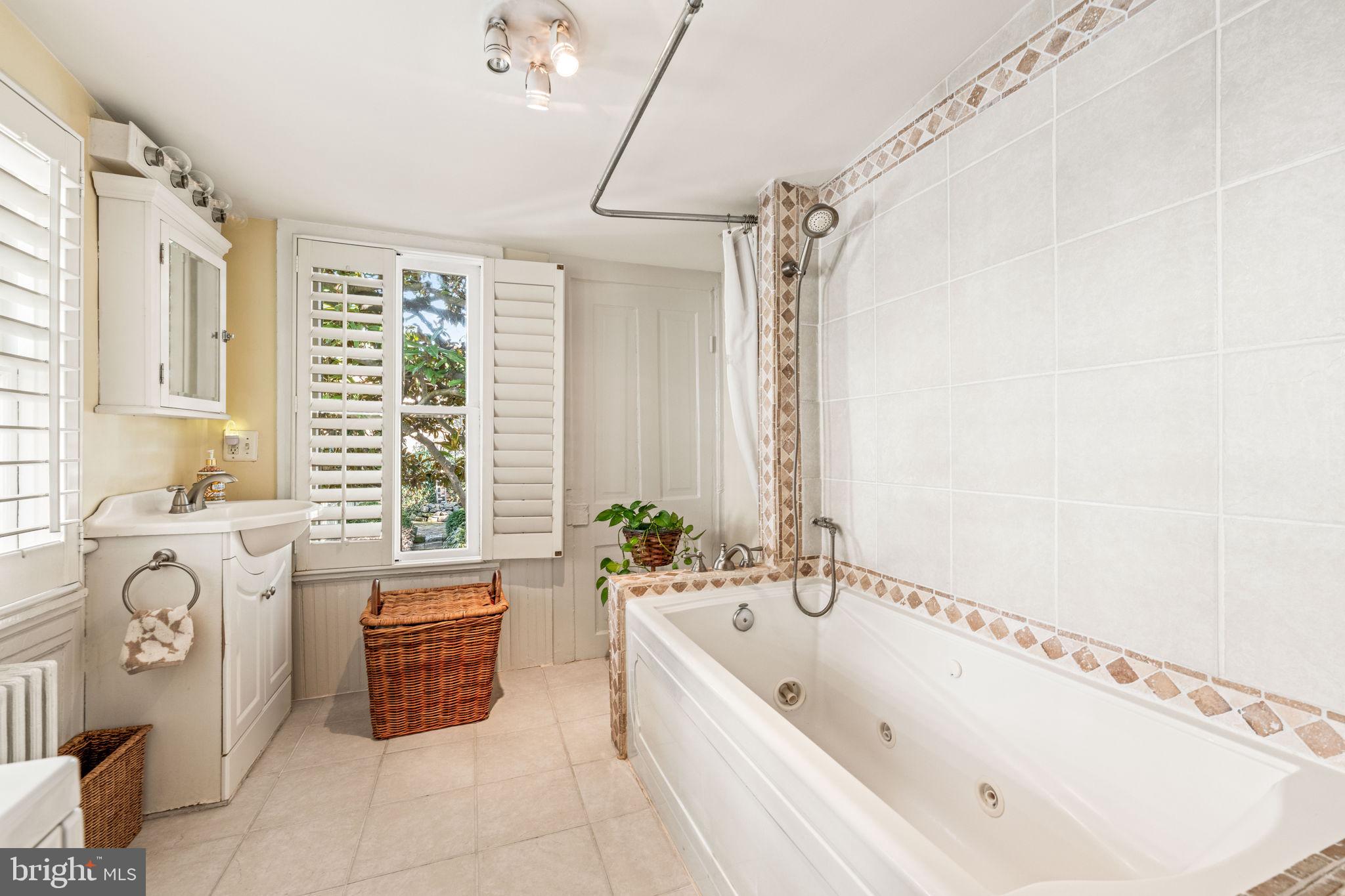 416 S FAIRFAX STREET S