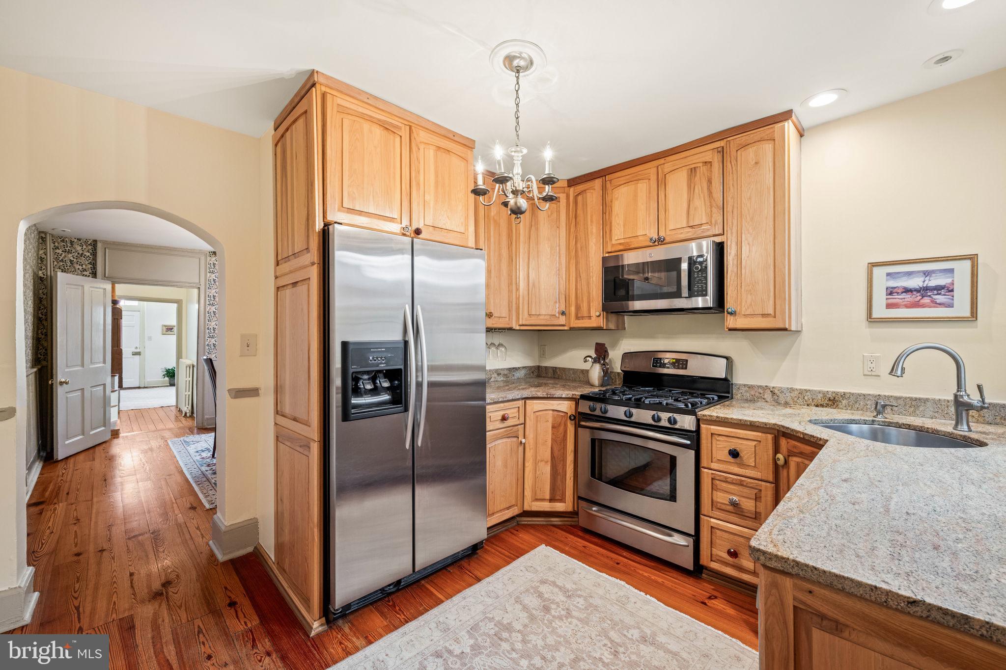 416 S FAIRFAX STREET S