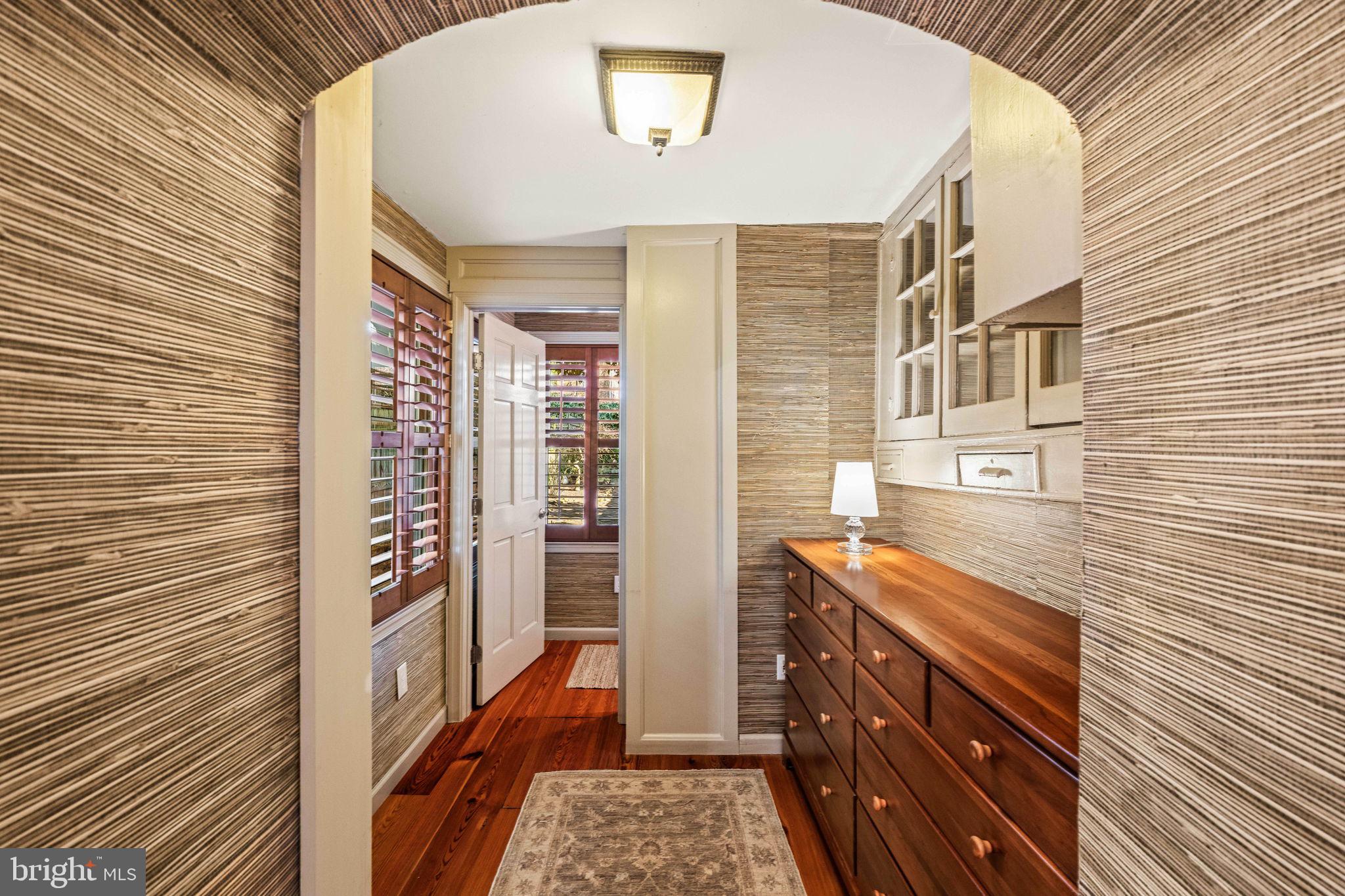 416 S FAIRFAX STREET S