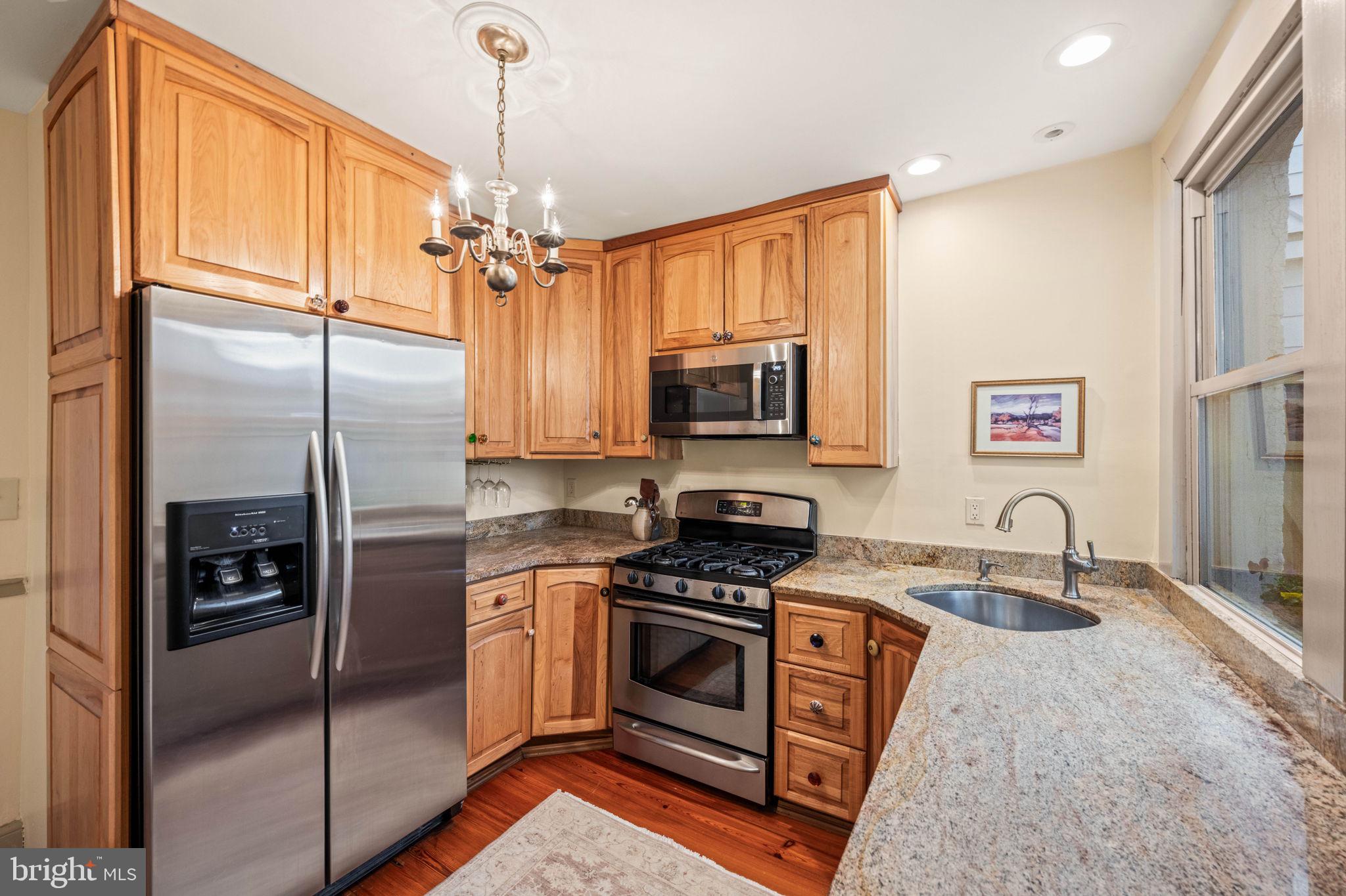 416 S FAIRFAX STREET S