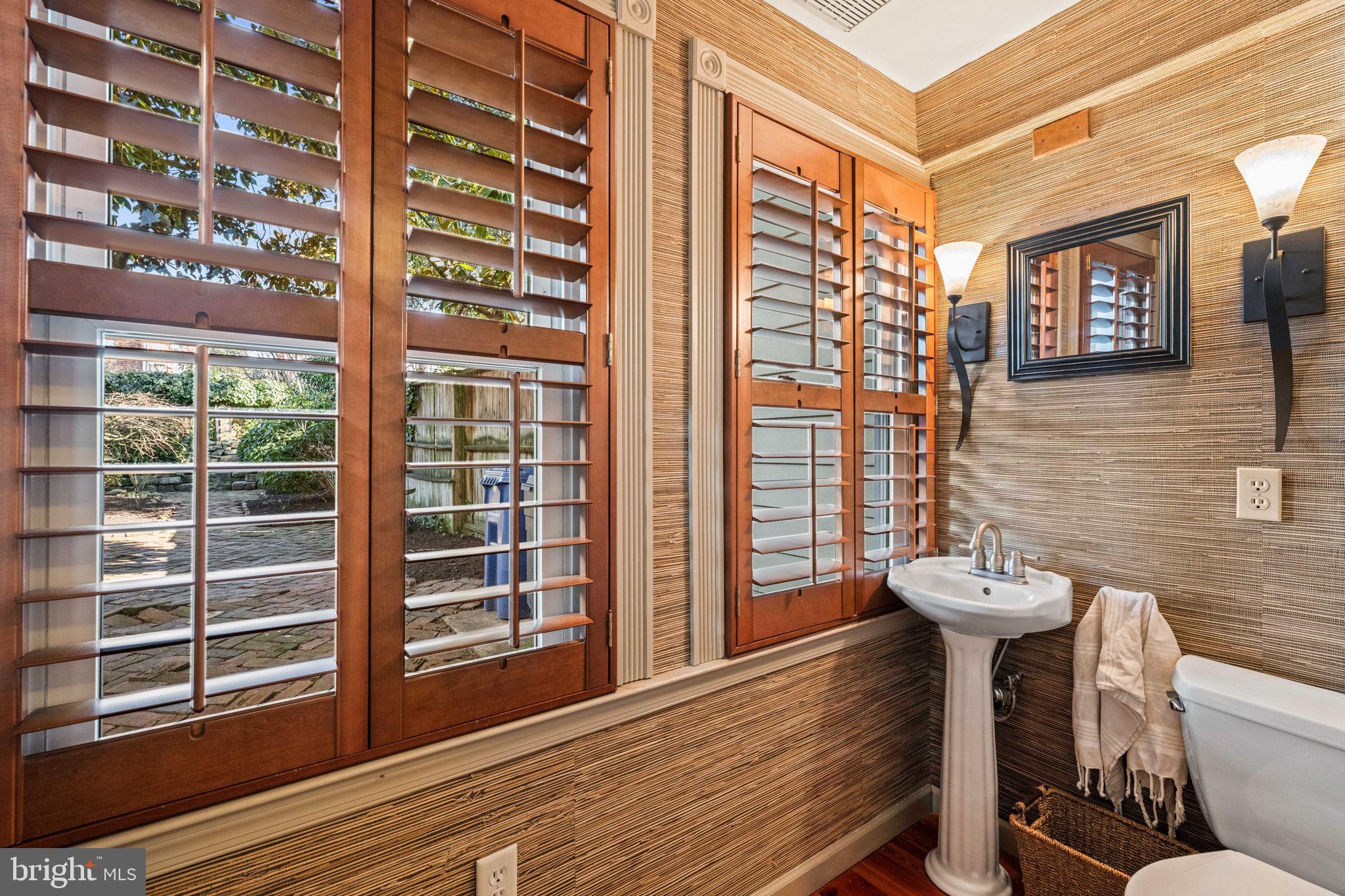 416 S FAIRFAX STREET S