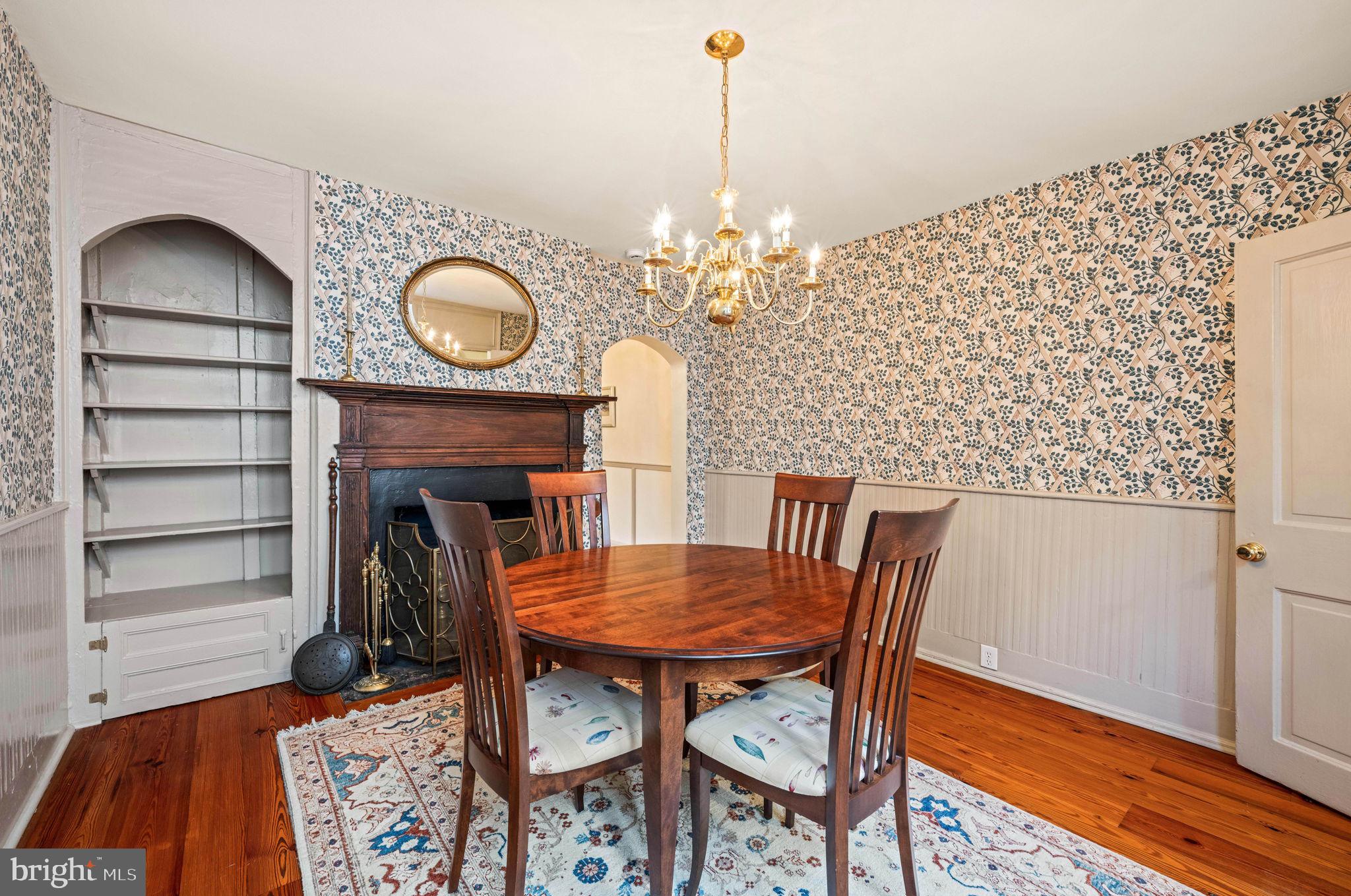 416 S FAIRFAX STREET S