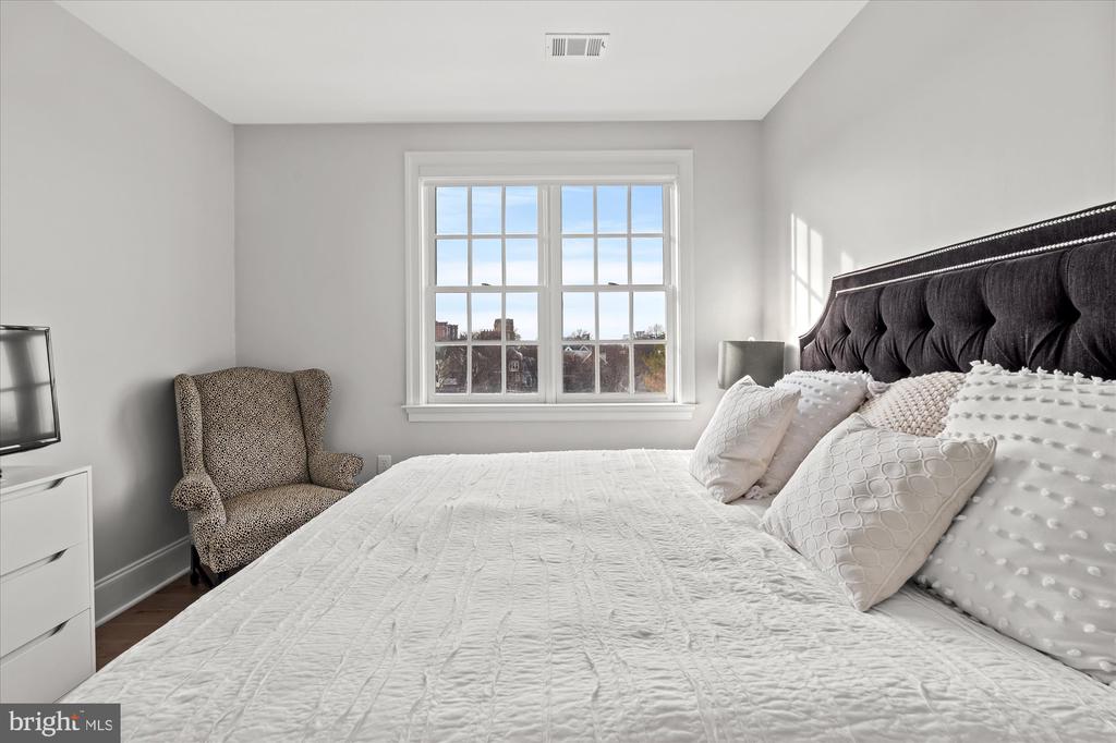 600 SECOND STREET 402