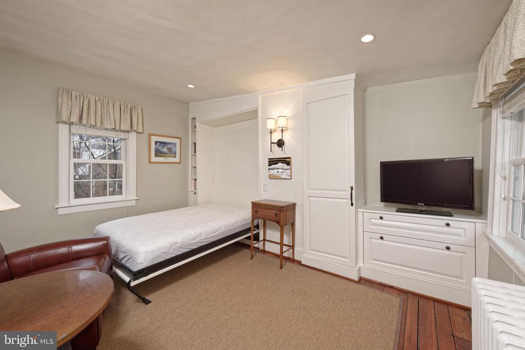 113-115 SOUTH LEE STREET