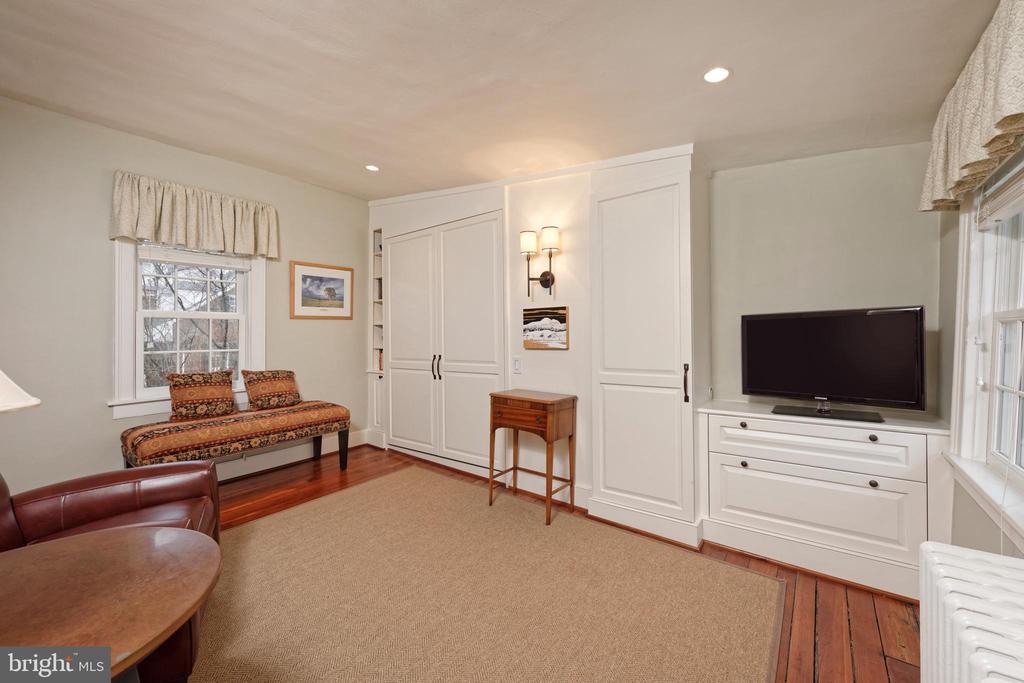 113-115 SOUTH LEE STREET
