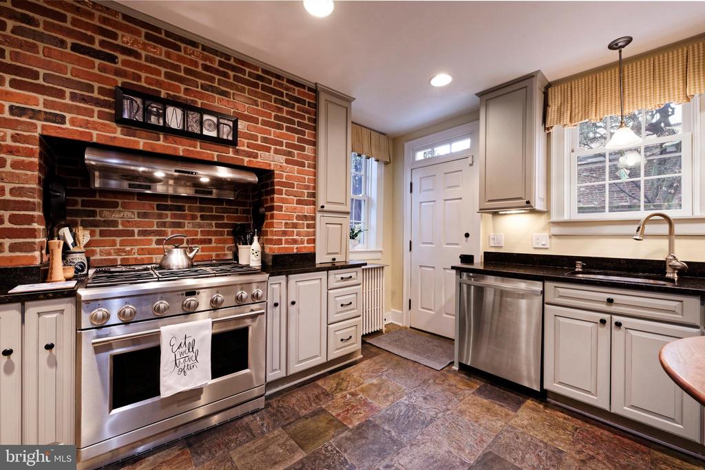 113-115 SOUTH LEE STREET