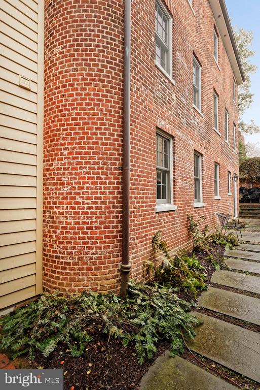 113-115 SOUTH LEE STREET