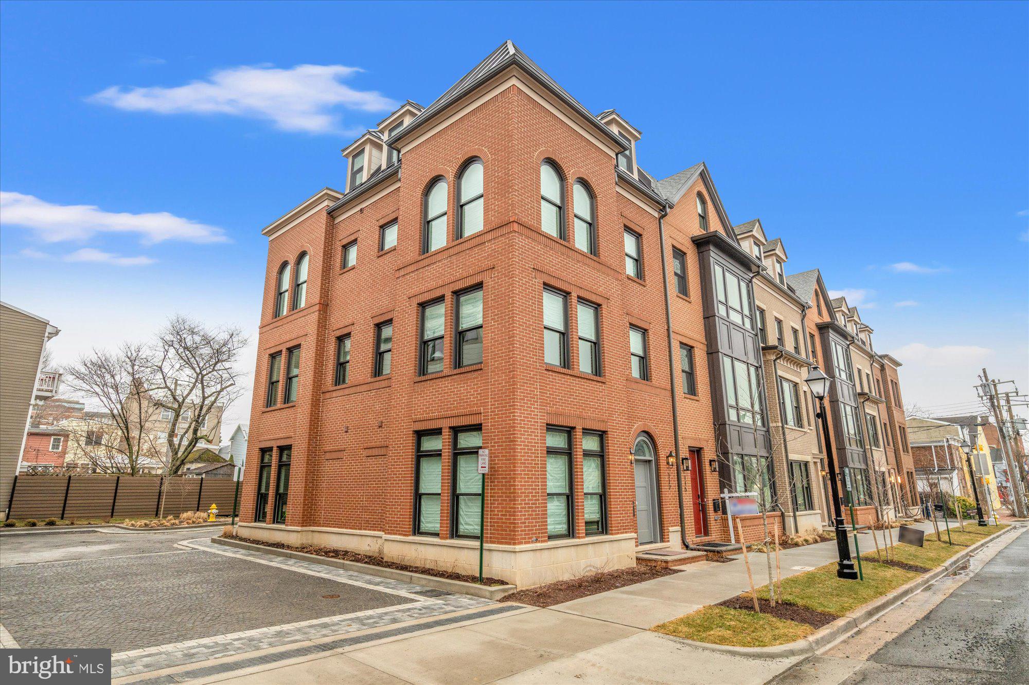1328 CAMERON ST